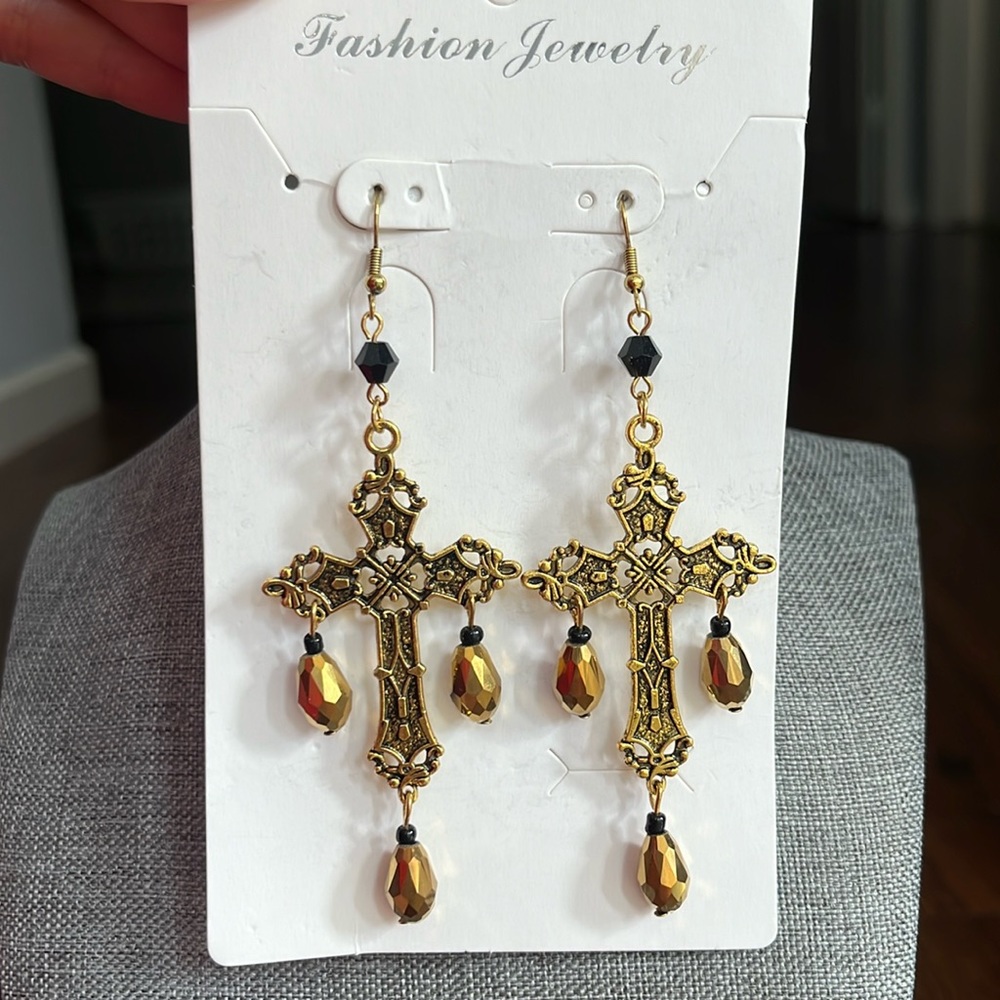 Unbranded earring and choker bundle